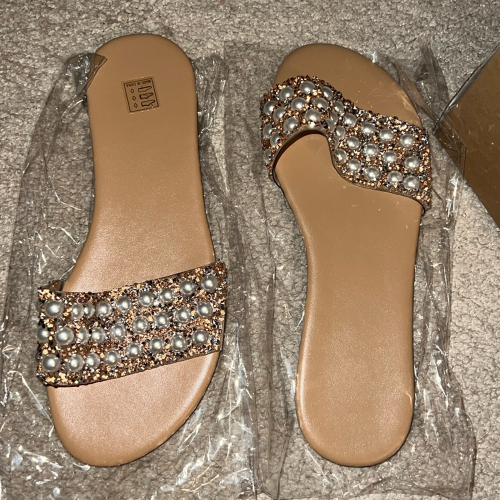 Brown pearl rolls, gold sandals